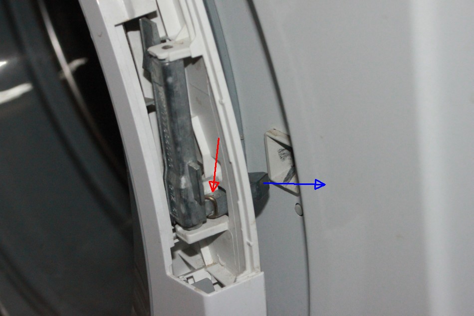 Как открыть машинку если не открывается. Стиральная машина Bosch Maxx 6 замок двери. Трос аварийного открытия дверцы стиральной машинки бош. Bosch Logixx 8 VARIOPERFECT ручка от люка. Бош Макс 5 дверца.
