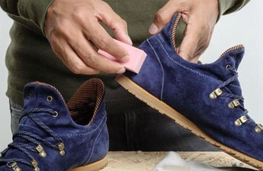 Можно стирать замшевую обувь. Реставрация замшевых кроссовок. Реставрация замшевой обуви. Химчистка обуви СПБ. Можно ли стирать замшевые кроссовки.