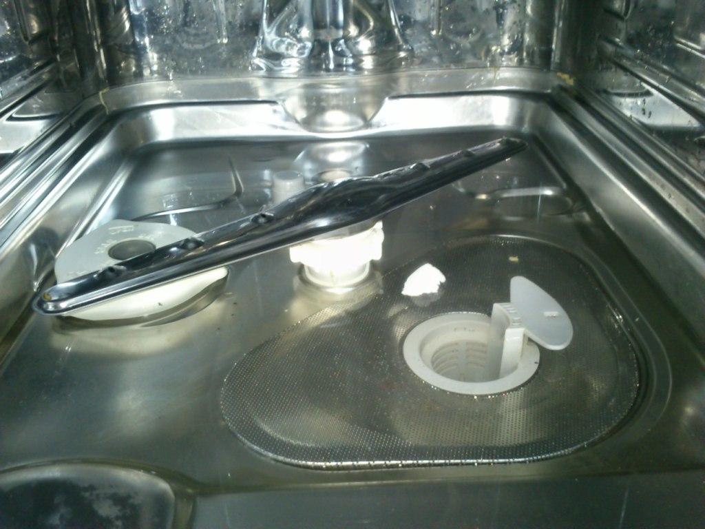 В посудомойке не уходит вода. Аристон посудомоечная машина крыльчатка с00055005. Аристон посудомоечная машина li640a. Ariston CIS li 480 a.