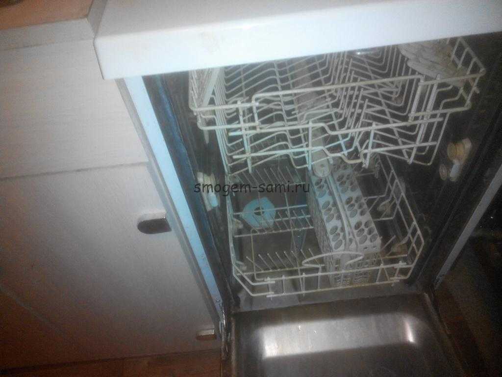 Почему налет в посудомоечной машине. Посуда после посудомоечной машины. Налет на фильтре посудомойки. Налет на фильтре посудомоечной машины. Техническое обслуживания посудомоечной машины \.