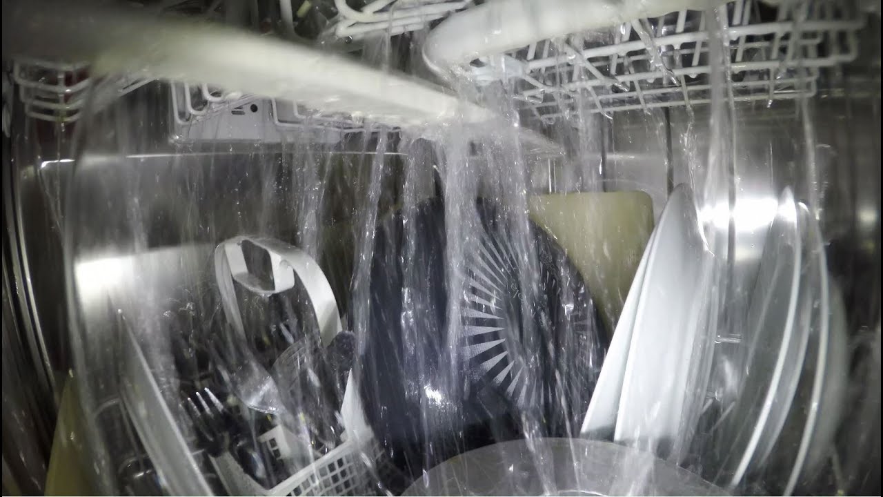 Посудомоечные машинки видео. Посудомоечная машина изнутри. Форсунки для посудомоечных машин. Посудомойка внутри. Вода внутри посудомоечной машине.