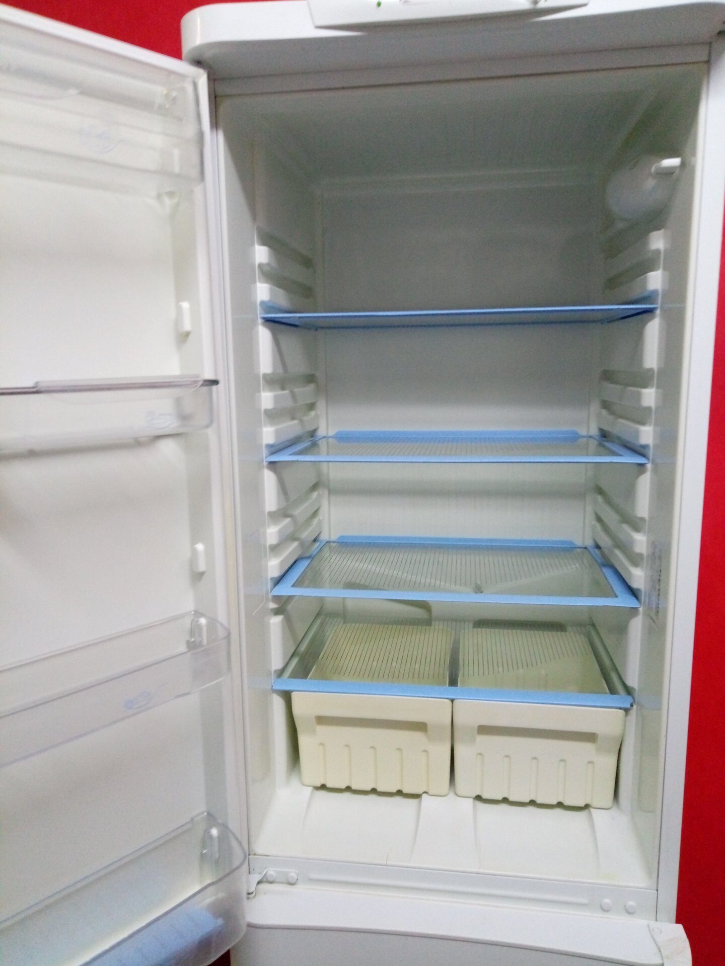 Холодильник купить цена индезит. Индезит c 138g s холодильник. Индезит с138g.016. Холодильник Индезит двухкамерный с138g 016.